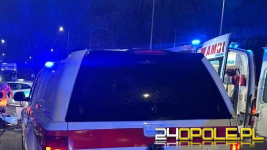 Potrącenie pieszego na pasach w Strzelcach Opolskich. Strażacy udzielili pomocy