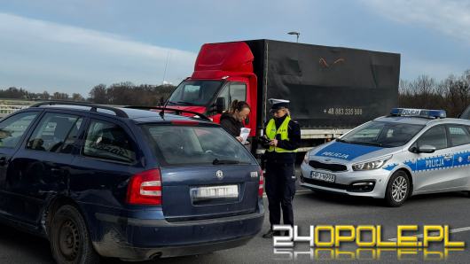 Kolizja na ulicy Niemodlińskiej. Zderzenie ciężarówki z osobówką