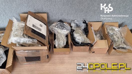 Opolska KAS udaremniła przemyt narkotyków w przesyłkach kurierskich.