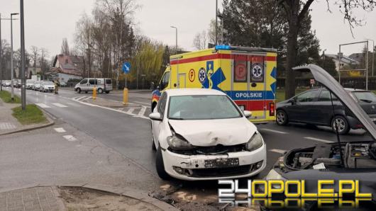 Zderzenie trzech pojazdów na DK-39 w Namysłowie. Jedna osoba ranna