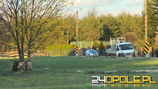 Porsche wjechało w budynek na ulicy Oświęcimskiej. Kierowca odjechał