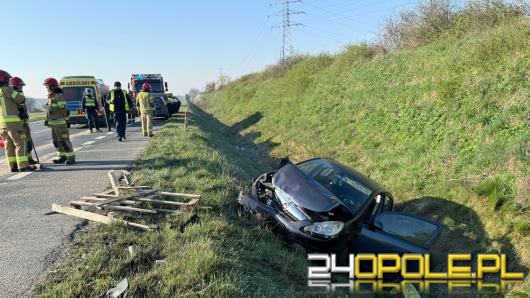 Zderzenie na obwodnicy Opola. Jedno auto wylądowało w rowie
