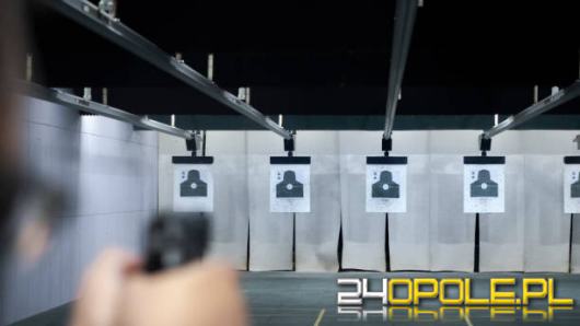 Wypadek na strzelnicy w powiecie brzeskim. Mężczyzna postrzelił się podczas treningu