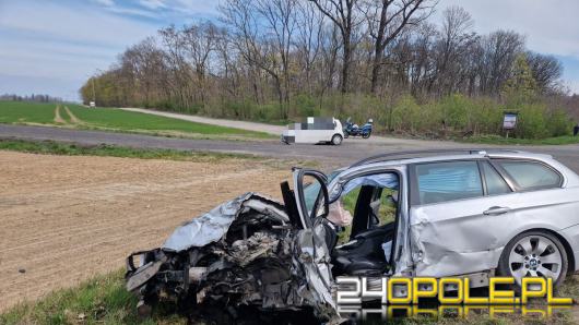 Niebezpieczne wyprzedzanie pod Nysą. Dwie osoby trafiły do szpitala