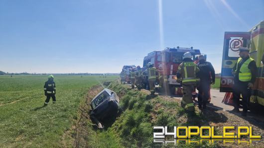 Auto wpadło do rowu w Grodzisku. Interweniował śmigłowiec LPR