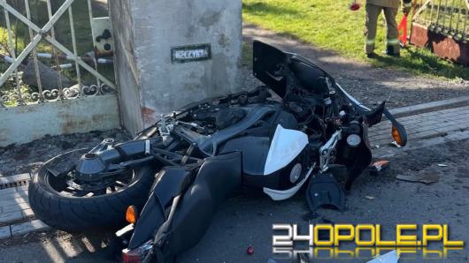 Motocyklista ranny po zderzeniu z autem w gminie Pokój