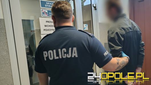 Mefedron między ładowarką i latarką w kuchennym koszyczku - do sprawy zatrzymany 19-latek