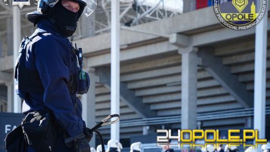 Policja zabezpieczała mecz Odry Opole. Zatrzymania i mandaty dla kibiców