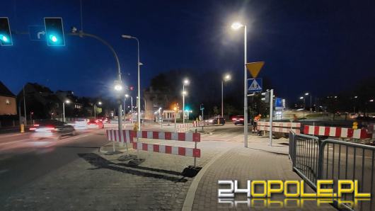 Awaria wodociągu przy Niemodlińskiej. Utrudnienia dla pieszych i autobusów