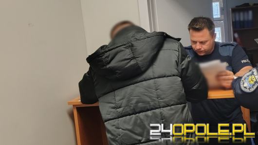 26-latek wpadł z amfetaminą po tym, jak awanturował się na klatce schodowej