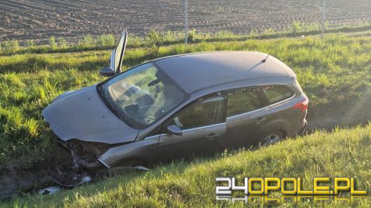 Wypadek na A4. Auto wypadło z jezdni, dwie osoby w szpitalu