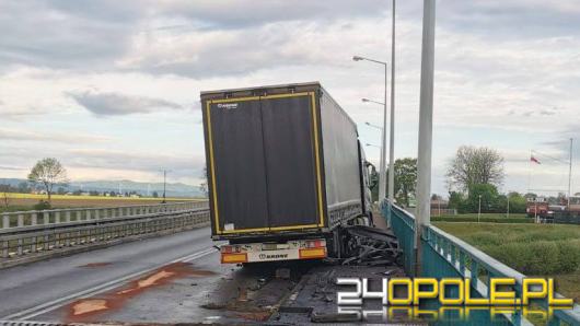 Uwaga kierowcy:DK46 zablokowana po kolizji ciężarówki w Ściborzu AKTUALIZACJA