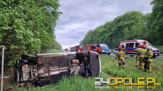 Dachowanie auta na A4 pod Ligotą Górną 