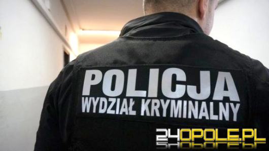 Schował się w zaroślach z kosiarką. Zauważył go policjant jadący do pracy