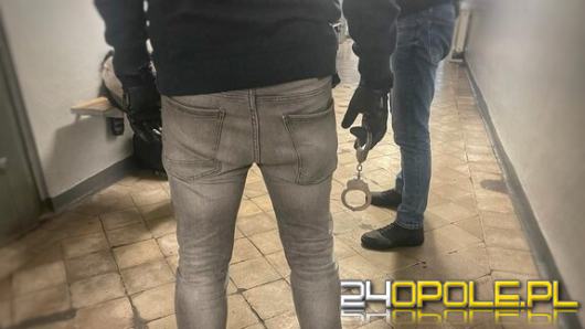 Niemodlin: Potrącił 18-latka na hulajnodze i go pobił. Nastalatek nadal przebywa w szpitalu