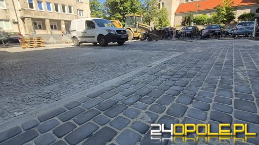 Pamiętacie te betonowe płyty? Parking przy Mickiewicza przechodzi remont