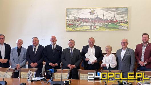Ostatnie umowy na odbudowę po powodzi. Ponad 92 mln zł trafi do dwóch powiatów