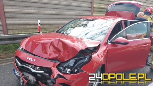Uderzyła w bariery, potem w drugi samochód. Utrudnienia na trasie w kierunku Katowic