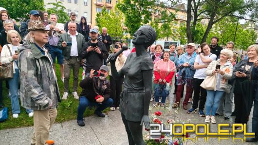 Kora wróciła do Opola. Odsłonięto pomnik artystki w symbolicznym miejscu