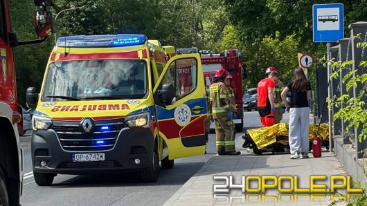 Motorowerzysta trafił do szpitala po zderzeniu z samochodem na ulicy Rejtana