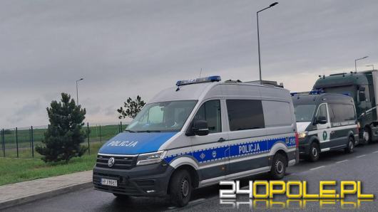 Zdjęcie prawa jazdy w telefonie wzbudziło podejrzenia. Na miejsce wezwano policję