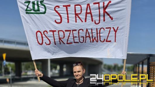 Pracownicy ZUS wyszli od biurek. Chcą 1200 zł podwyżki