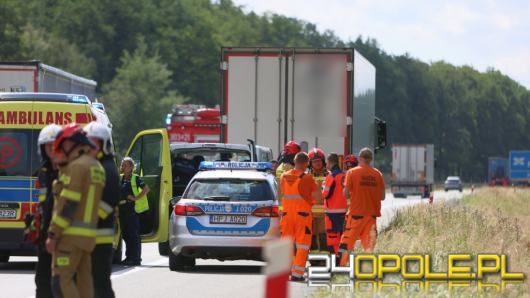 Zderzenie ciężarówki z busem na A4. Dwie osoby poszkodowane