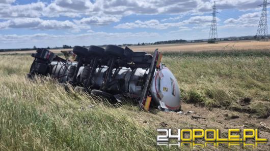 Ciężarówka wypadła z jezdni na A4. AKTUALIZACJA 