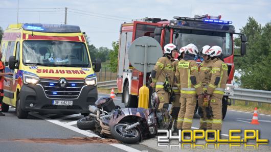 Wypadek z udziałem motyclisty. Dwie osoby trafiły do szpitala. Są utrudnienia