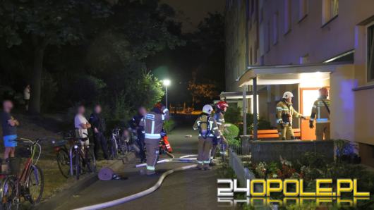 Nocny pożar na ulicy Dambonia. Interweniowały cztery zastępy straży