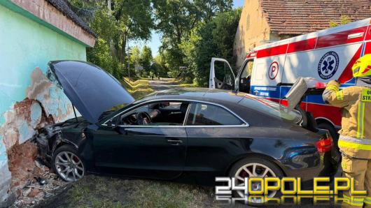 Pijany 22-latek wjechał audi w budynek. Podał policjantom fałszywe dane