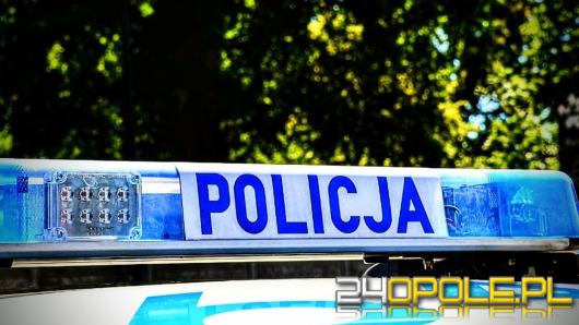 Płaczące niemowlę samo w zamkniętym samochodzie - zareagowała zaniepokojona mieszkanka