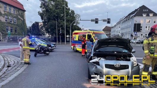 Zderzenie skutera z Toyotą w centrum Opola. Jedna osoba poszkodowana