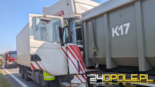 Kolizja na obwodnicy Opola. Ciężarówka uderzyła w naczepę poprzedzającego pojazdu