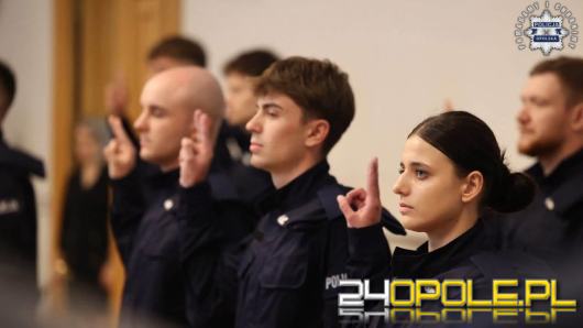 13 nowych policjantów złożyło ślubowanie. Wręczono także medale i odznaki