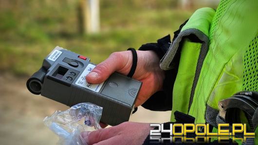 Audi trafiło na parking. Kierowca miał ponad 1,5 promila