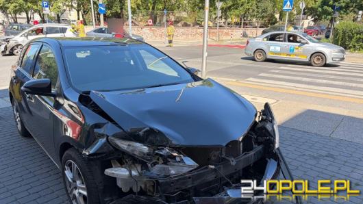 Dwie toyoty zderzyły się na skrzyżowaniu w Opolu. W samochodach były dzieci