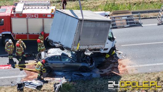 Ciężarówka najechała na samochody stojące w korku. Obwodnica Opola zablokowana