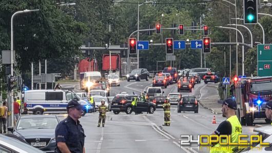Granat moździerzowy na placu zabaw przy ulicy Niemodlińskiej. Na miejscu saperzy