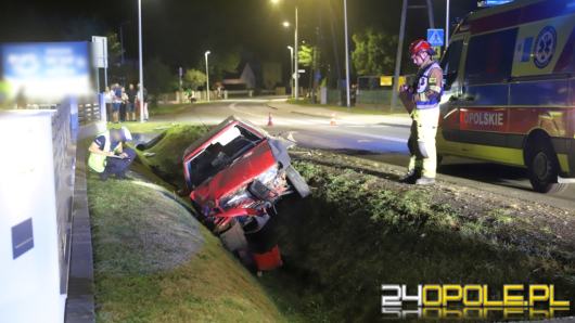 Skoda zakończyła jazdę w rowie. Kierowca na podwójnym gazie