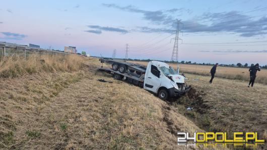 Autolaweta dachowała na A4. Pasażer trafił do szpitala