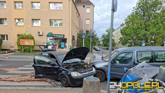 Cztery samochody zderzyły się na skrzyżowaniu Katowickiej i Kośnego