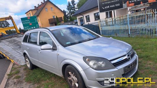 Zderzenie Audi i Opla w Praszce. Jedna osoba trafiła do szpitala