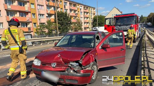 Zderzenie dwóch samochodów na estakadzie w Opolu