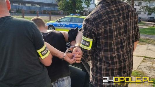 Dwa listy gończe to było za mało. 36-latek wsiadł jeszcze za kierownicę