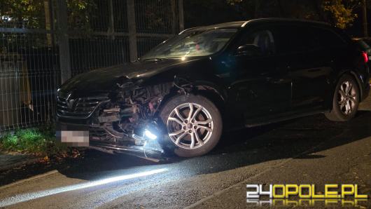 Nocna akcja na Malince w Opolu. Uderzyła w Forda, odjechała z piskiem i porzuciła włączone auto