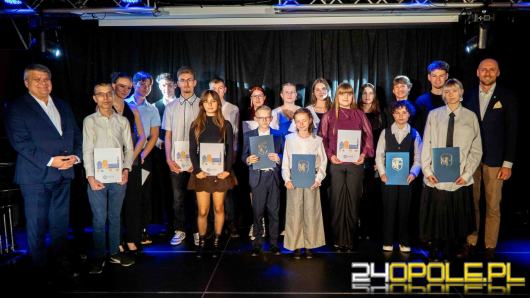 Opole nagrodziło zdolnych uczniów. Przyznano stypendia i nagrody edukacyjne prezydenta miasta