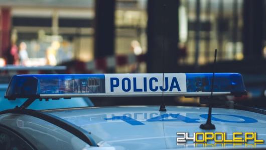 Kopał i uderzał w radiowóz. 30-latek tłumaczył, że "nie lubi Policji"