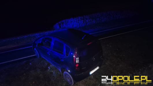 Chciał ominąć korek, skończył w rowie. Miał prawie 2 promile alkoholu
