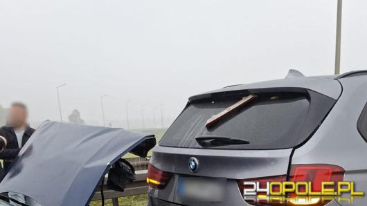 Kolizja trzech samochodów na A4. Zablokowane dwa pasy w kierunku Katowic